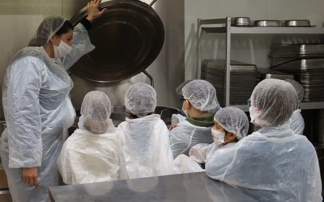 Plongée dans les coulisses de la cuisine centrale